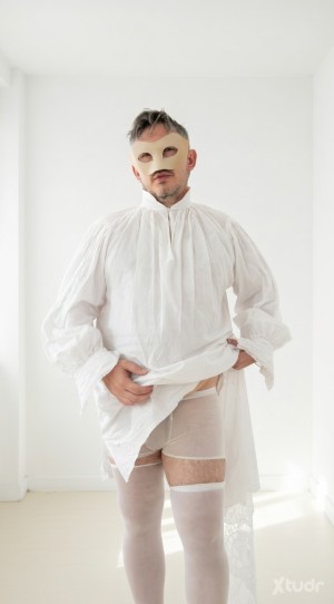 Xtudr - faraox: I'm looking for buddies for fisting and toys sessions.