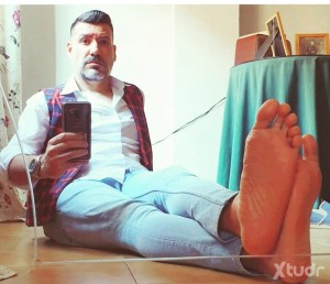 Xtudr - Hércules23: Me gustan muchas cosas, lo que más oler y lamer unos pies apestosos.