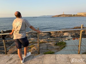 Xtudr - Minion: I'm looking for a guy with a great ass, I like to give relaxing massages on his body and back, also to be his seat and make ...