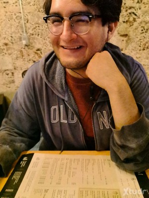 Xtudr - JRomagnolli: en busca del perfecto himbo, alto,con su dad bod y estupido no es necesario que sea atlético mientras cumpla con esas 3...