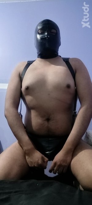 Xtudr - vfuf7x6t: Switch looking for his first experiences. Open to possibilities.