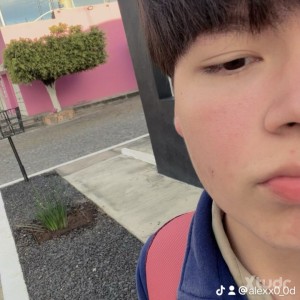 Xtudr - leozzz: Tengo 1//5
Me gustan los pies 