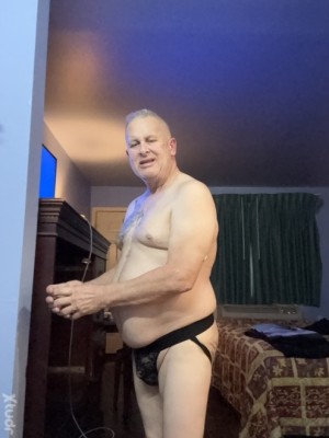 Xtudr - Goal1: I’m easy going looking for a like minded person who likes to play poekemon.