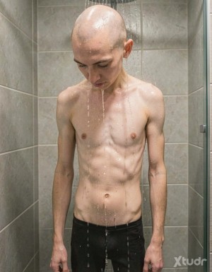 Xtudr - Eslave49: Slim, very white skin.