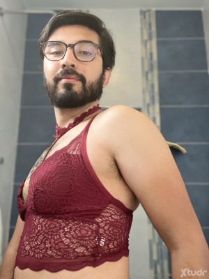 Xtudr - esclavadomestica: Criada domestica 
No cash (me puedes rentar y quedarte con las ganancias)
Urinal humano 
Castidad 
Dog training