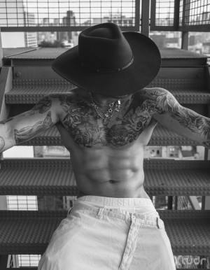 Xtudr - DOMTOPXXL: VENEZOLANO, DISFRUTANDO DE LAS BONDADES DE SALIR DEL ARMARIO: ABUSAR DE SUMISOS, SENTIRME UN PUTO DIOS EN TODOS LOS LUGAR...