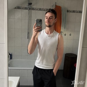 Xtudr - J-Fimhoff: I enjoy good conversations, music, traveling, trying new places, watching movies, cooking, working out, and spending qual...
