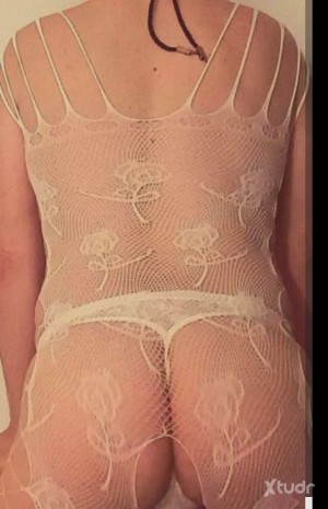 Xtudr - putaparapreñar: Slut whore I receive pregnant ones on my lap in lingerie I have space