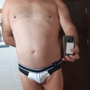 Xtudr - Jositoj: I'm straightforward. 
I'm dark-skinned, dark-eyed, with little hair on my head, I like to shave and if you check me out, I'...