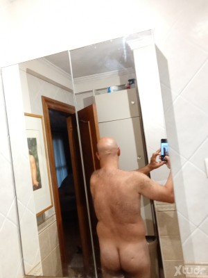 Xtudr - viajeroandalucia1: Hello, I'm 47 years old, a bit bald with some body hair but no facial hair, I don't like kissing, I enjoy problem...