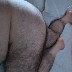 Xtudr - a_estrenar: I can translate that for you. 
Bisexual (more straight than gay). Submissive very vicious and compliant with little expe...