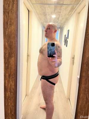 Xtudr - escl86: I can translate the given text for you.
The translation is: 
Looking for
Humiliation
Bondage
Forced chastity
Physical punish...