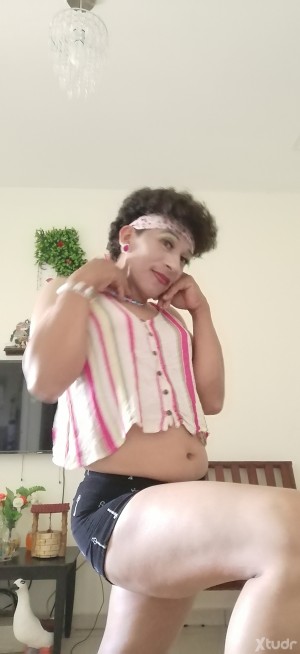 Xtudr - Jarithza: Piel trigueña clara delgado torneado ojos cafe claros 