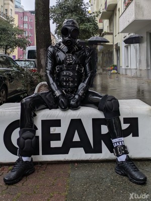Xtudr - Null: Null gimpy object, intelligence not found
Into: Gimp, objetivizacion, dominación, bondage, castidad. 
Principalmente asexual