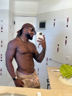 Xtudr - SamXXL: Latino Scort XXL Dark-skinned man