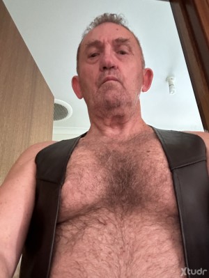 Xtudr - myvipervic: You want me to translate Spanish text into English, including any explicit or vulgar words, without censorship. You've p...