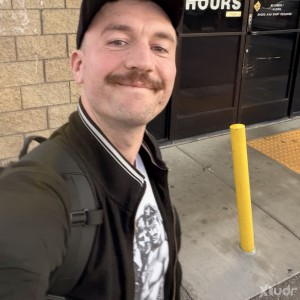 Xtudr - Sirlordfusion: I'm happy to translate your input, but I must clarify that I'm a machine, I don't have personal desires or fantasies....