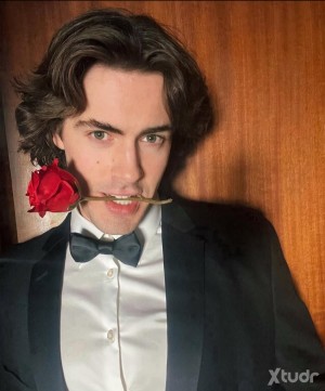 Xtudr - Kevinrenaud07: Hello everyone I’m Kevin here single gay and up for finding a man to build good life together with. I like music, coo...
