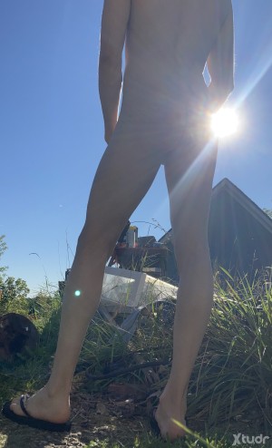 Xtudr - Petiprince: Hello, I'M ONLY attracted to men over 40, tops or dominants. I'm shy, very submissive, I like the feet of mature gentlem...
