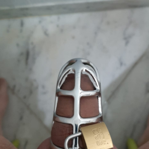 Xtudr - JoseLopez: Hello, my name is Jose. I'm a married submissive.