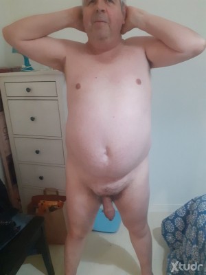 Xtudr - Bestia: Esclavo marica busca Amo a quien chupar su polla y que me dé por culo. Adicto al popper. Tengo sitio. No tengo coche. Sólo h...
