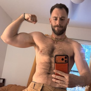 Xtudr - RainbowDreamer : I’m into music, good food, gaming, and traveling. I also like chilling and meeting good people 