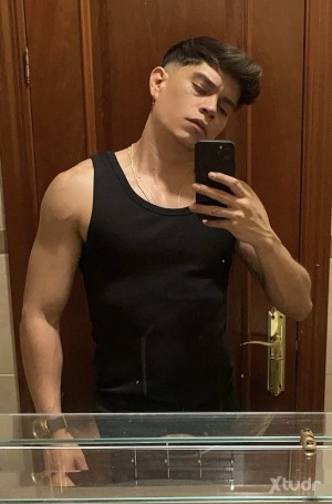 Xtudr - AnthonioVII: Latino 
Varonil
Activo
Disponible 