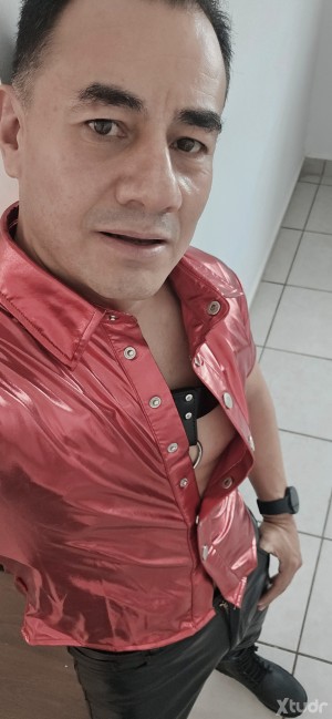 Xtudr - Ltherslave: Esclavo fetichsita del cuero latex  leather, uniformados principalmente militares y policías, sexo sucio, lame botas, ol...