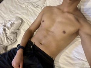 Xtudr - Adriangp: Me gusta el gutpunch, belly trampling y todo lo relacionado con los golpes al estómago. Igual puedo ser flexible en otro t...