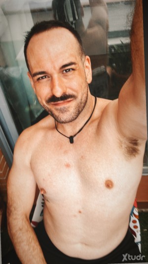 Xtudr - Slu7: I'm looking for dominant men to give me whims.