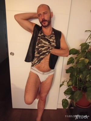 Xtudr - Ourensevers: Sporty healthy guy in general with a good ass and a good cock. In general, I'm a bottom and submissive, but I enjoy a g...