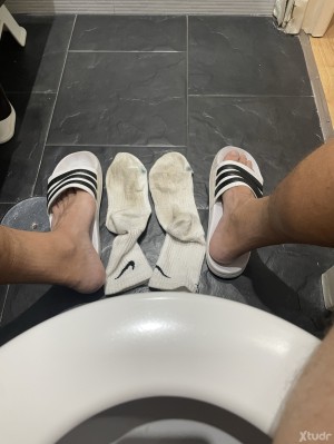 Xtudr - LD78: Hello!
I'm really into sports clothing, sweatpants and soccer uniforms, socks, feet...
I've just discovered muscle worship and...