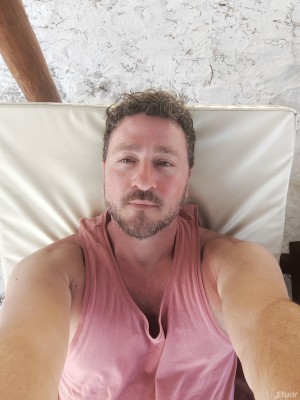 Xtudr - Robcn: New around here. I want to experiment. Submissive I let myself be done.