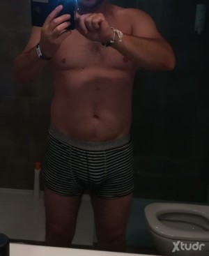 Xtudr - Hetero-sumiso-sadico: Soy un tio hetero casado con tia que ha descubierto que su verdadera vocación es la de servir a un macho alpha...