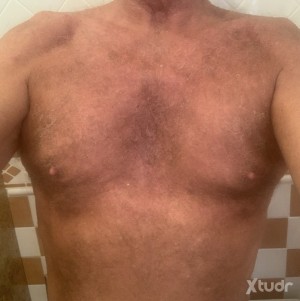 Xtudr - Baranq: 
Sin foto de cara la borro.
Maduro pasivo peludo de 64 años busca chico dominante activo 25 a 50 años
