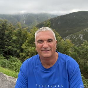 Xtudr - Jkg: Alto, maduro, 56 años, no busco fuera de Madrid, menores de 35 porfa