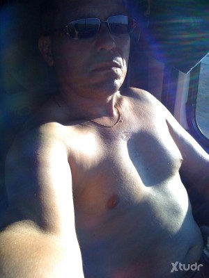 Xtudr - barefootfreeballer: Masculine guy into cars and pets love a barefoot walk on the beach.  The wilder the better.  Not at all shy and ...