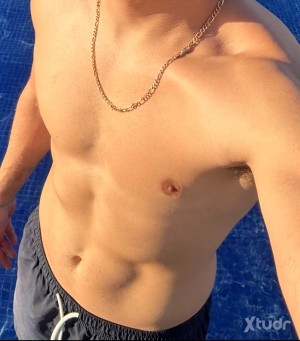 Xtudr - Sebasexperimentando: I seek to be dominated, I'm masculine and handsome. I would like to experience humiliation, to be turned into a...