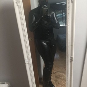 Xtudr - Darthmelm: I'm rediscovering myself and my limits every day.
I like latex, playing and letting myself be carried away by lust.
I'm n...