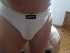 Xtudr - URSUS50:  En Monforte de Lemos y con sitio privado a 10 minutos de Monforte de Lemos, dirección Orense.
Ojos verde, media barba. poc...