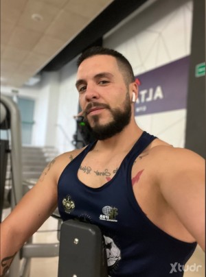 Xtudr - Cigarsmiguel: Severe dominant man looking to expand my list of submissives and share them alone or in an orgy with a theme.