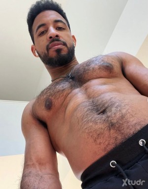 Xtudr - Bigdaddysexyy: Fisting, watersports 
(No translation needed as the input is already in English)