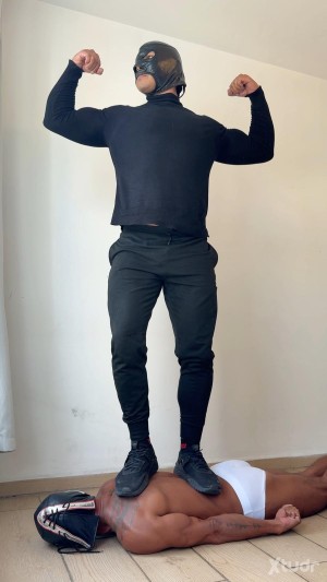 Xtudr - Pavis: Dominant, strict, protective, rigorous. I'm looking for athletic, slender submissive men willing to change their physique und...