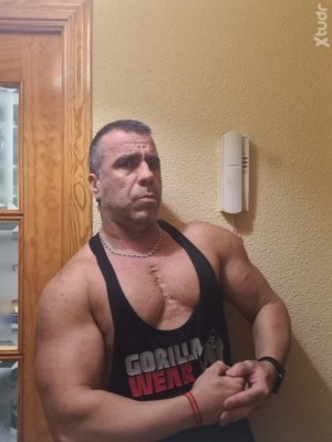 Xtudr - Musclepup: Very masculine submissive dude with muscles looking for 2 types of men...either a bodybuilder or a muscular dominant...or...