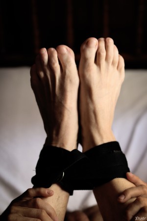 Xtudr - corbis5: I'm a foot fetishist. I give you my feet to enjoy them however you want! Lick them, suck them, trample them, footjob.... An...