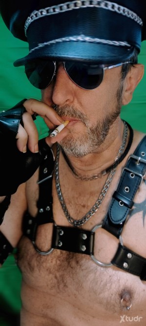 Xtudr - Dominatrixxx: Dominante morboso buscando sumiso. Menos lapos ostias juguetes pies fist. A pelo