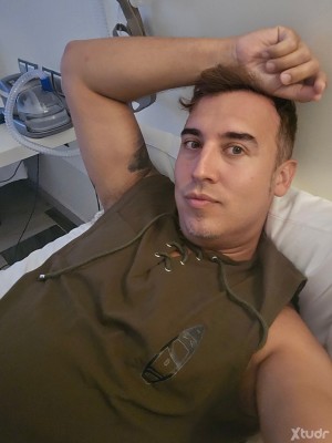 Xtudr - LOOSER35: I'm looking for a fixed dominant man.