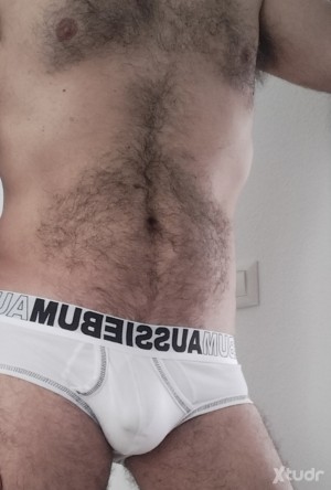 Xtudr - Pupsev: Looking for interesting guys, either very submissive or very dominant.