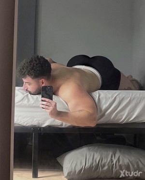 Xtudr - Beph: Looking for new experiences. Interested in being a submissive of someone experienced😳