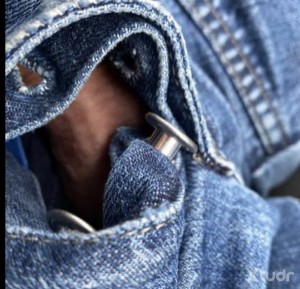 Xtudr - Roberto2: Dominant man looking for submissive men to ride.